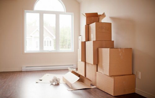 House clearance process with sorting and packing items